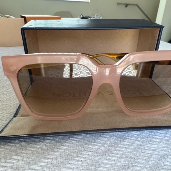 Louis Vuitton Sunglasses - Picture 7 of 8
